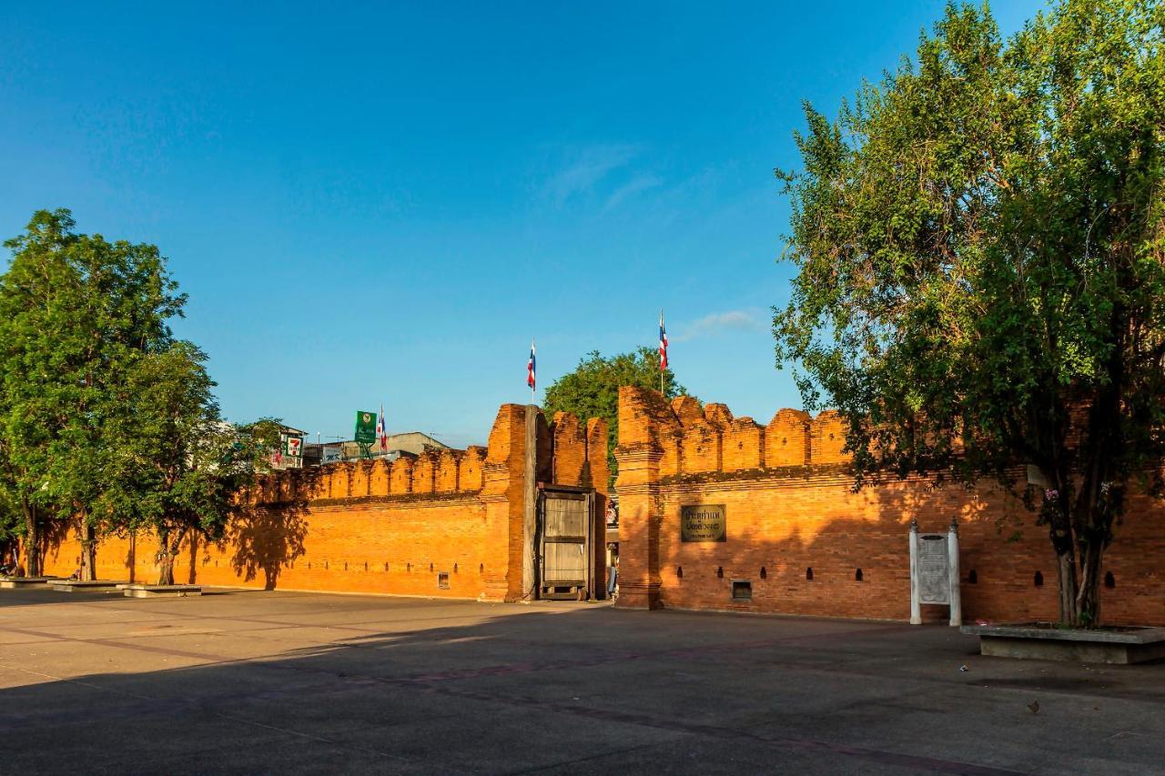 Oyo 677 Le Loftel Hostel Csiangmaj Kültér fotó