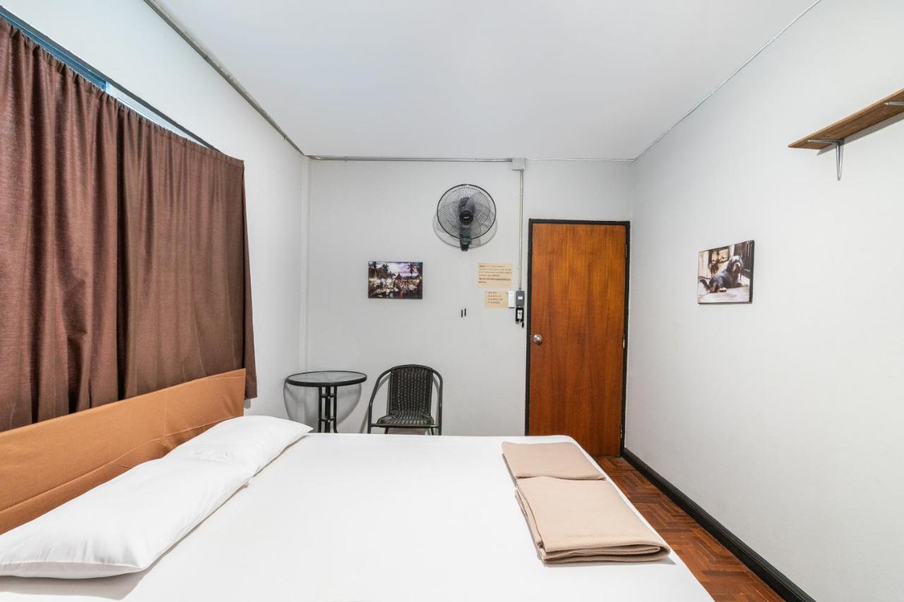 Oyo 677 Le Loftel Hostel Csiangmaj Kültér fotó